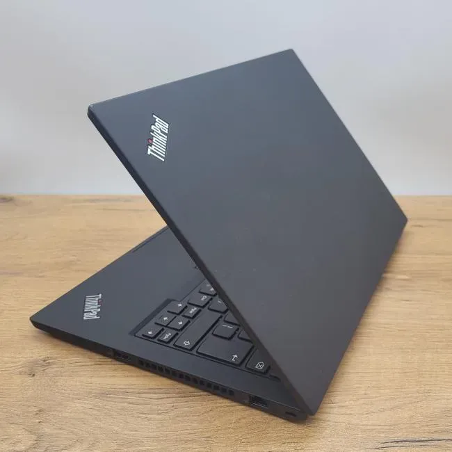 ThinkPad T495 AMD RYZEN 5 PRO 3500U 8GB 256GB NVMe 14_ FHD portátil Windows 11 Clase A (1).webp