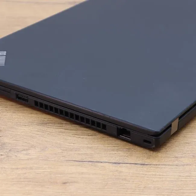 Lenovo thinkpad t495 (5).webp