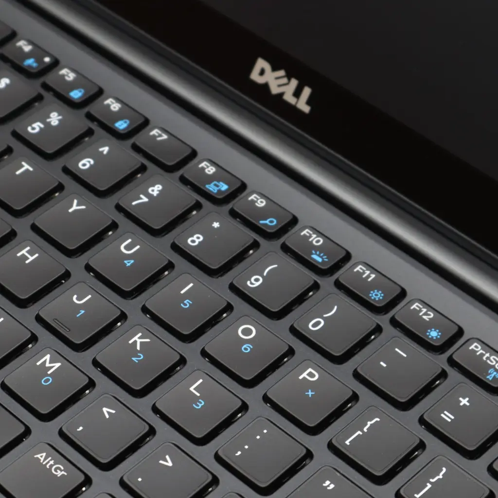 Portátil Dell Latitude 7480 i5-7300U 8 GB RAM 256 GB SSD Pantalla táctil FHD de 14_ Clase B.webp