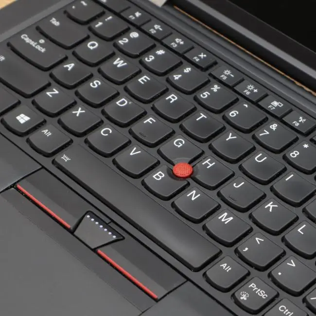 Portátil Lenovo ThinkPad Yoga 370 i5-7300U con 8 GB de RAM, 256 GB de SSD, pantalla táctil FH (2).webp