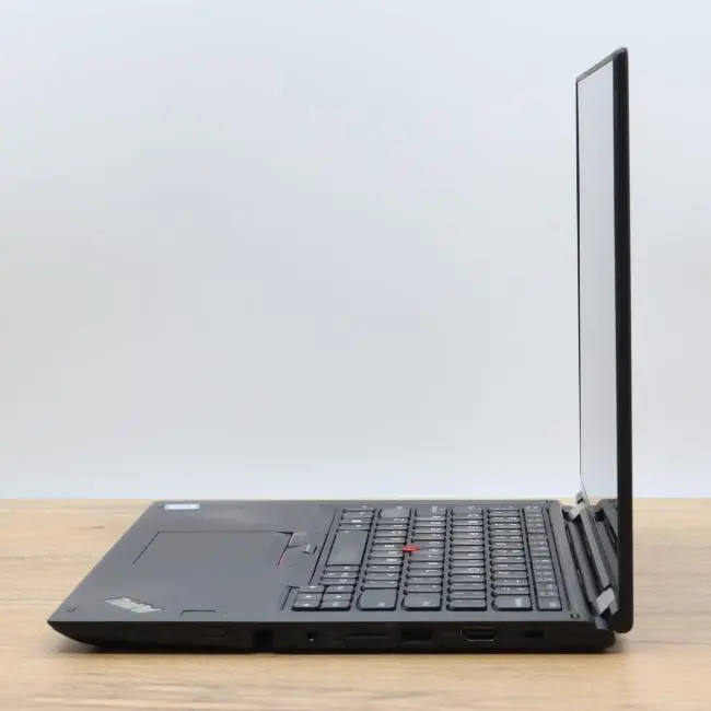 Portátil Lenovo ThinkPad Yoga 370 i5-7300U con 8 GB de RAM, 256 GB de SSD, pantalla táctil FH (4).webp
