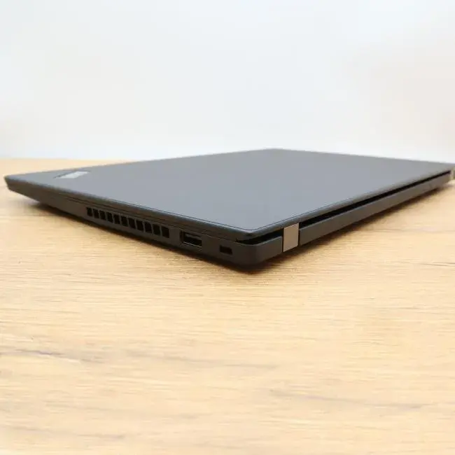 Lenovo ThinkPad T490s (4).webp