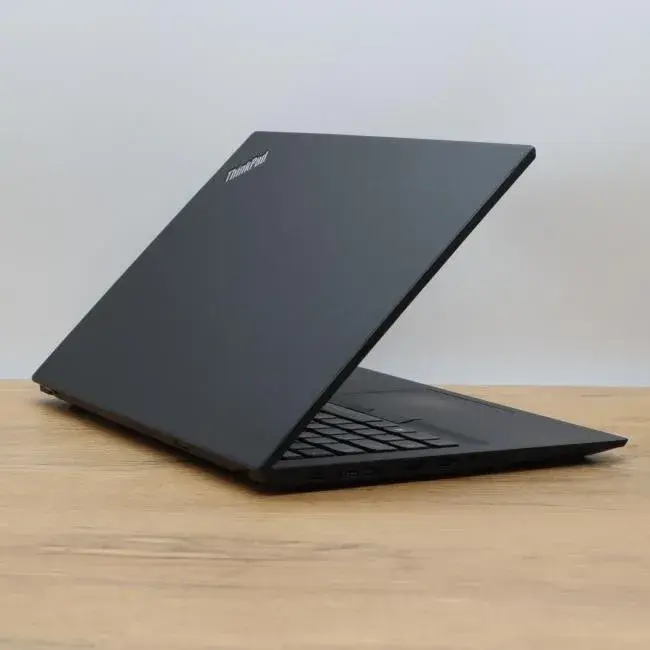 Lenovo ThinkPad T490s (1).webp